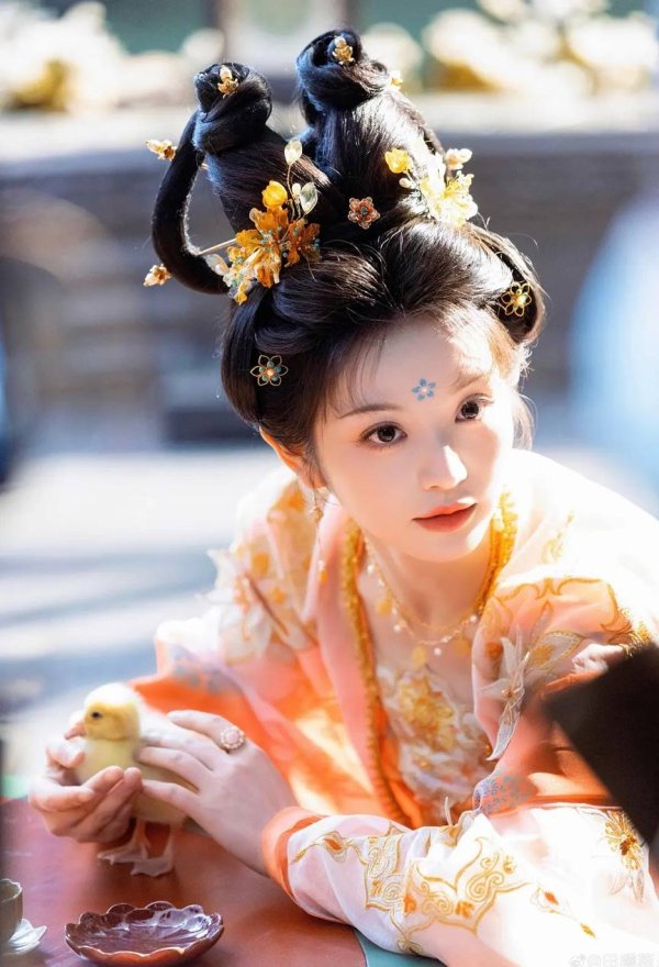 景盛配资 周榜速递：胡军《归队》4.84亿领跑，田曦薇“武祯”登顶角色榜